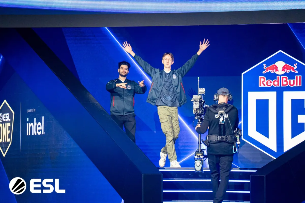 British Dota 2 player Ari walks out on stage at ESL One Birmingham, followed by teammate Ceb.